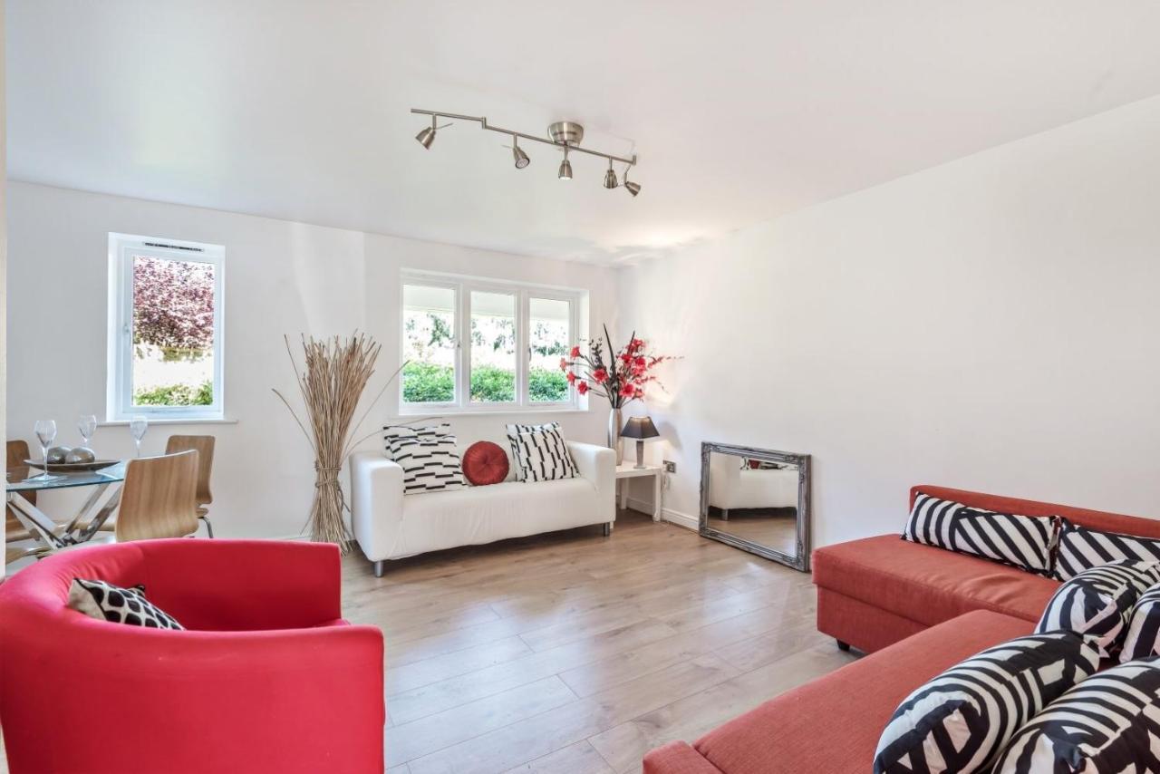 2 Bed Flat, Dedicated Workspace, Parking, 4Ktv London Eksteriør billede