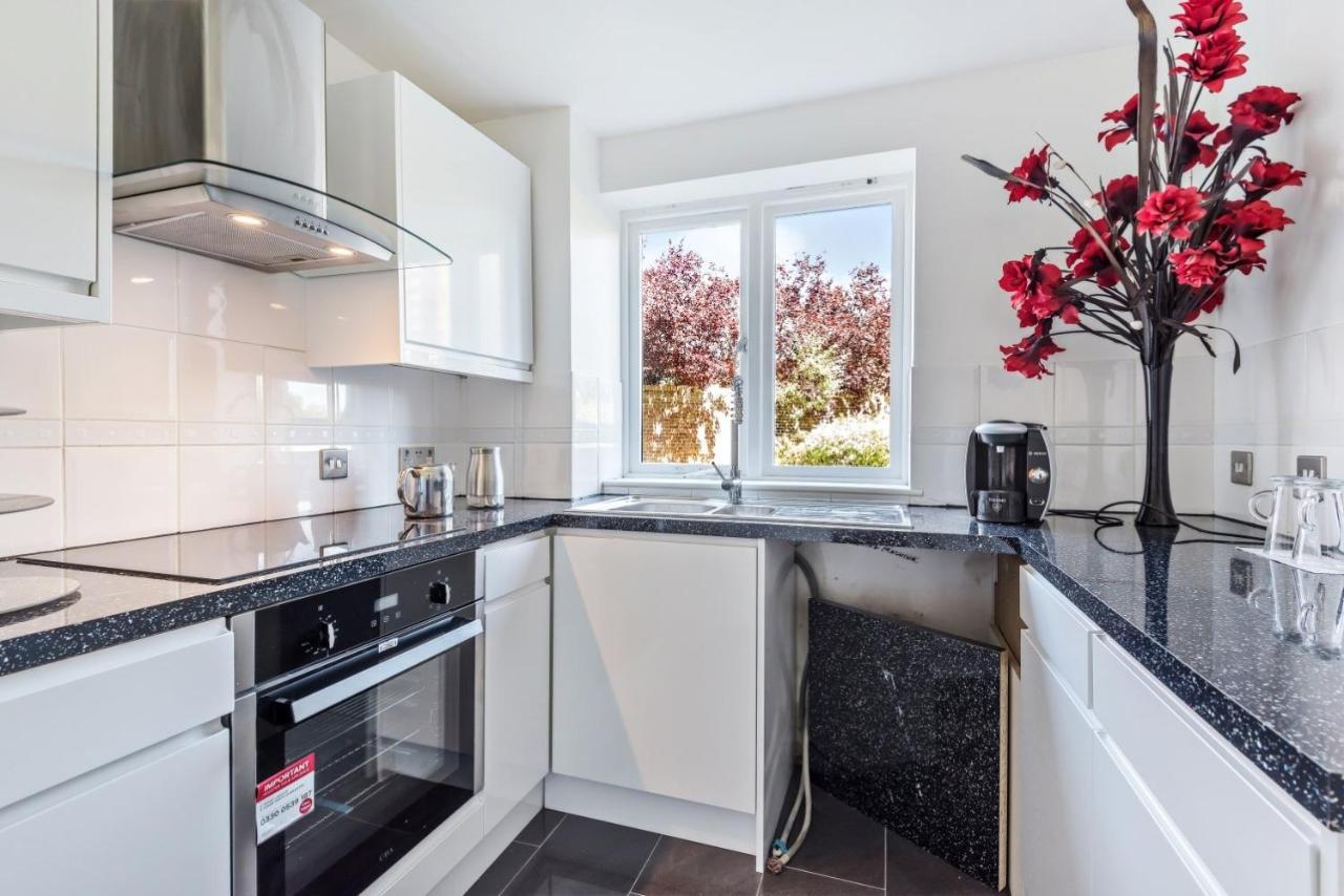 2 Bed Flat, Dedicated Workspace, Parking, 4Ktv London Eksteriør billede