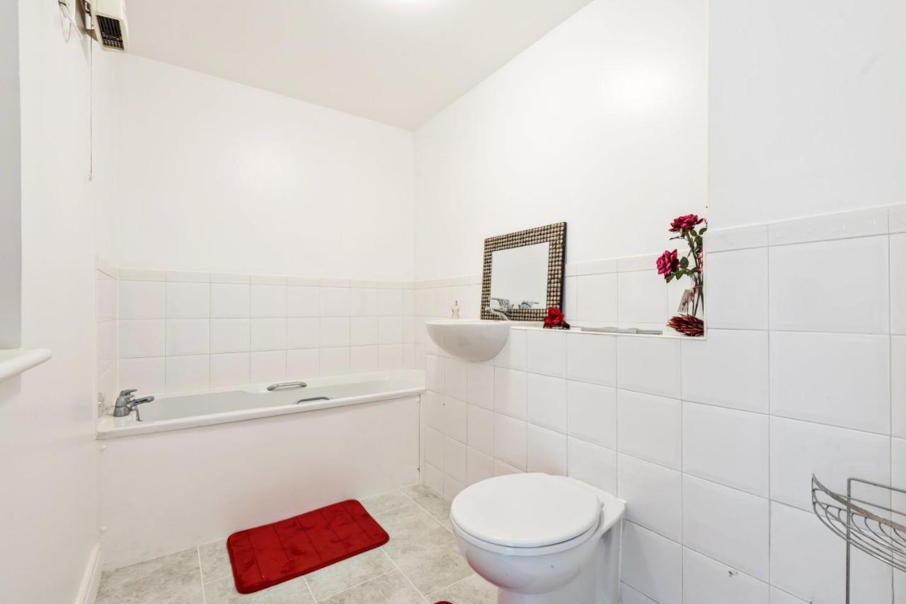 2 Bed Flat, Dedicated Workspace, Parking, 4Ktv London Eksteriør billede