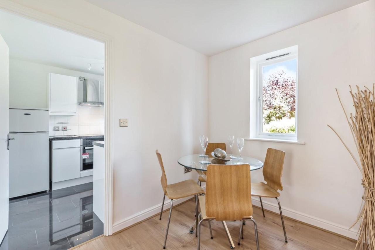2 Bed Flat, Dedicated Workspace, Parking, 4Ktv London Eksteriør billede
