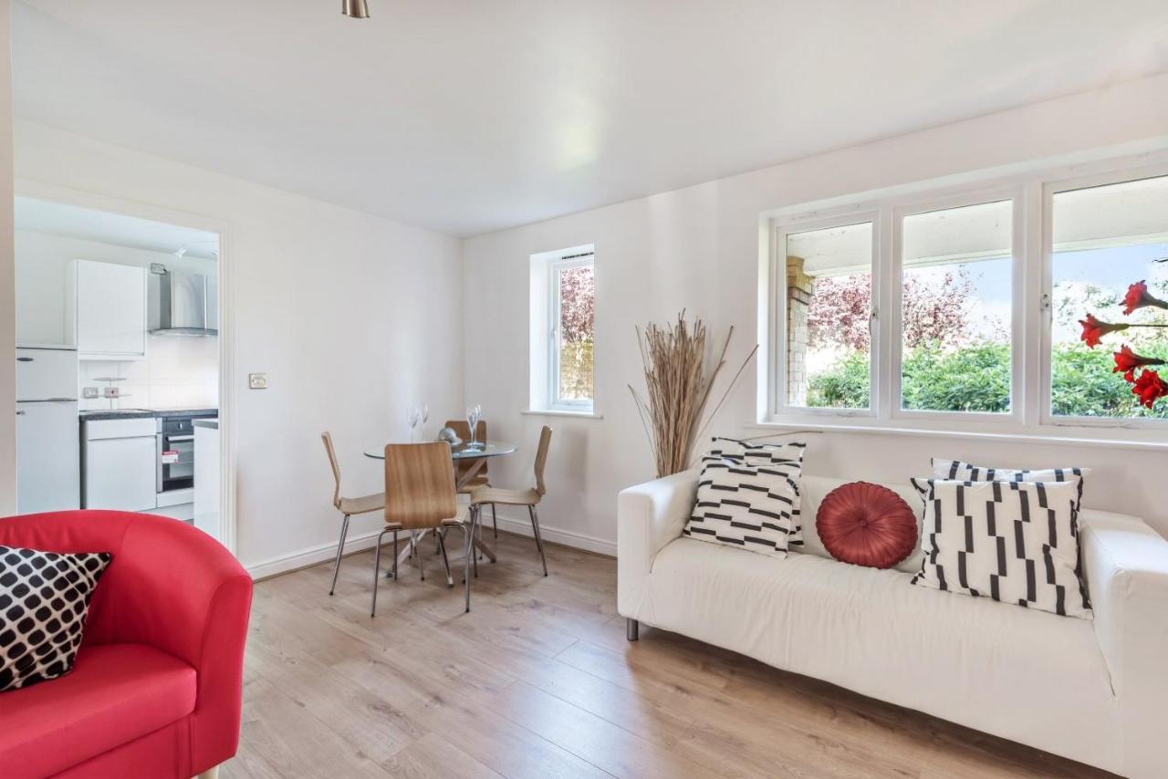 2 Bed Flat, Dedicated Workspace, Parking, 4Ktv London Eksteriør billede