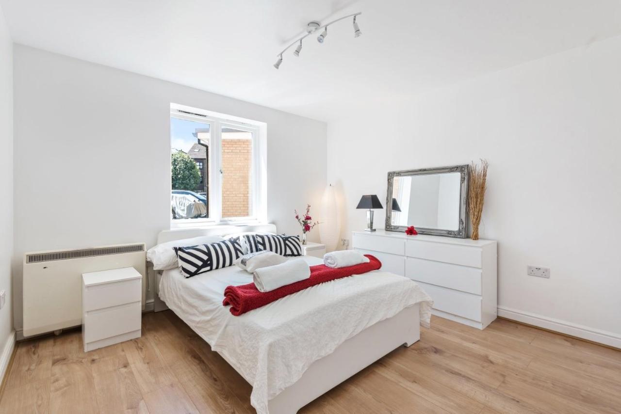 2 Bed Flat, Dedicated Workspace, Parking, 4Ktv London Eksteriør billede