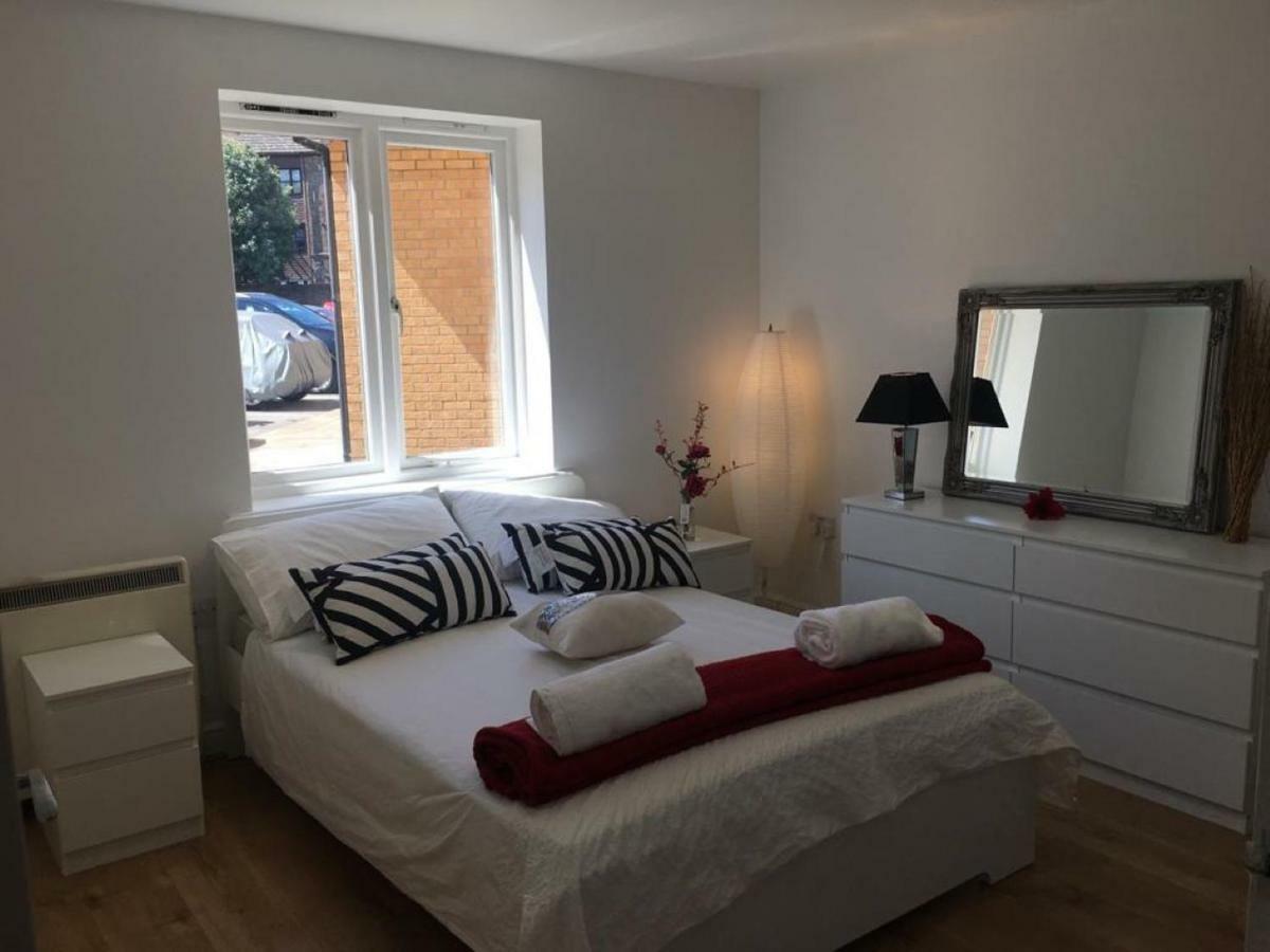 2 Bed Flat, Dedicated Workspace, Parking, 4Ktv London Eksteriør billede