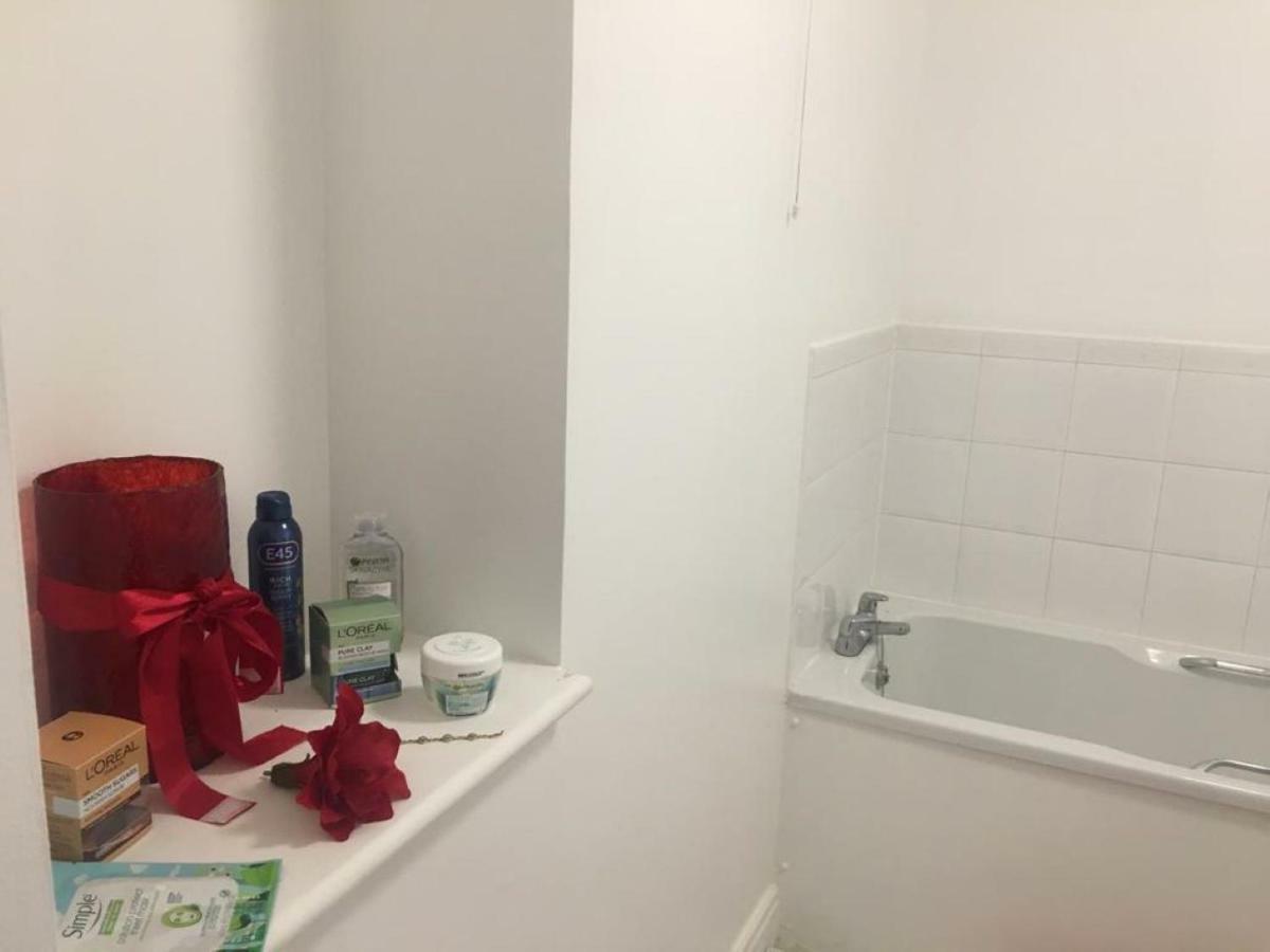 2 Bed Flat, Dedicated Workspace, Parking, 4Ktv London Eksteriør billede